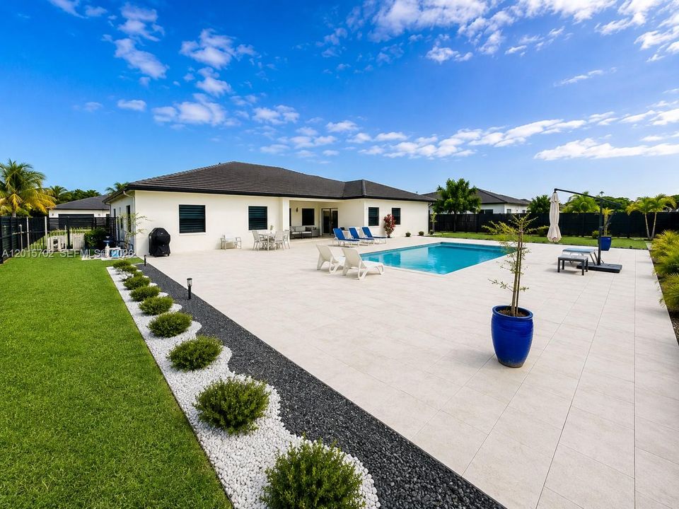 En Venta: $1,148,000 (4 camas, 3 baños, 2804 Pies cuadrados)