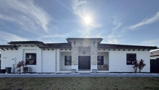 En Venta: $1,148,000 (4 camas, 3 baños, 2804 Pies cuadrados)