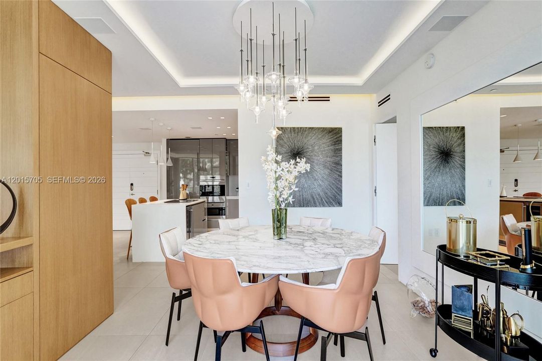 На продажу: $2,525,000 (2 спален, 2 ванн, 1440 Квадратных фут)