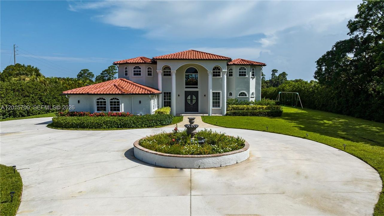 For Sale: $2,319,000 (9 beds, 5 baths, 4939 Square Feet)