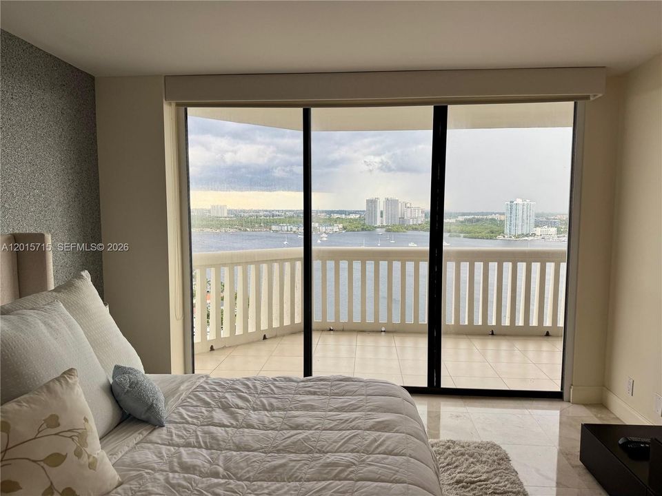 Activo con contrato: $4,950 (2 camas, 2 baños, 1350 Pies cuadrados)