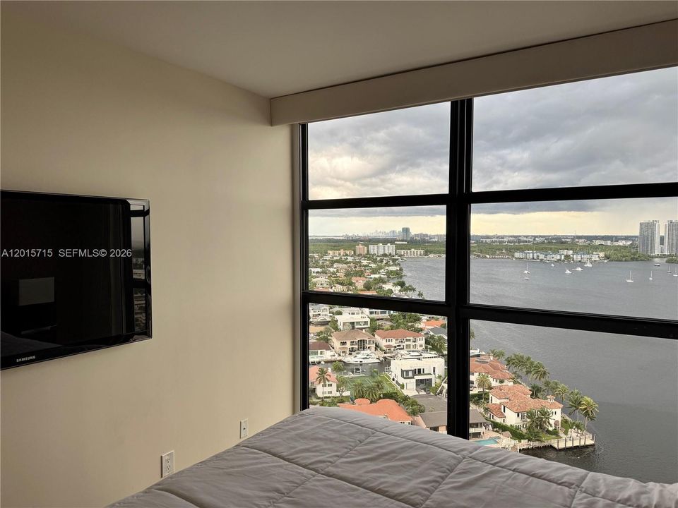 Activo con contrato: $4,950 (2 camas, 2 baños, 1350 Pies cuadrados)