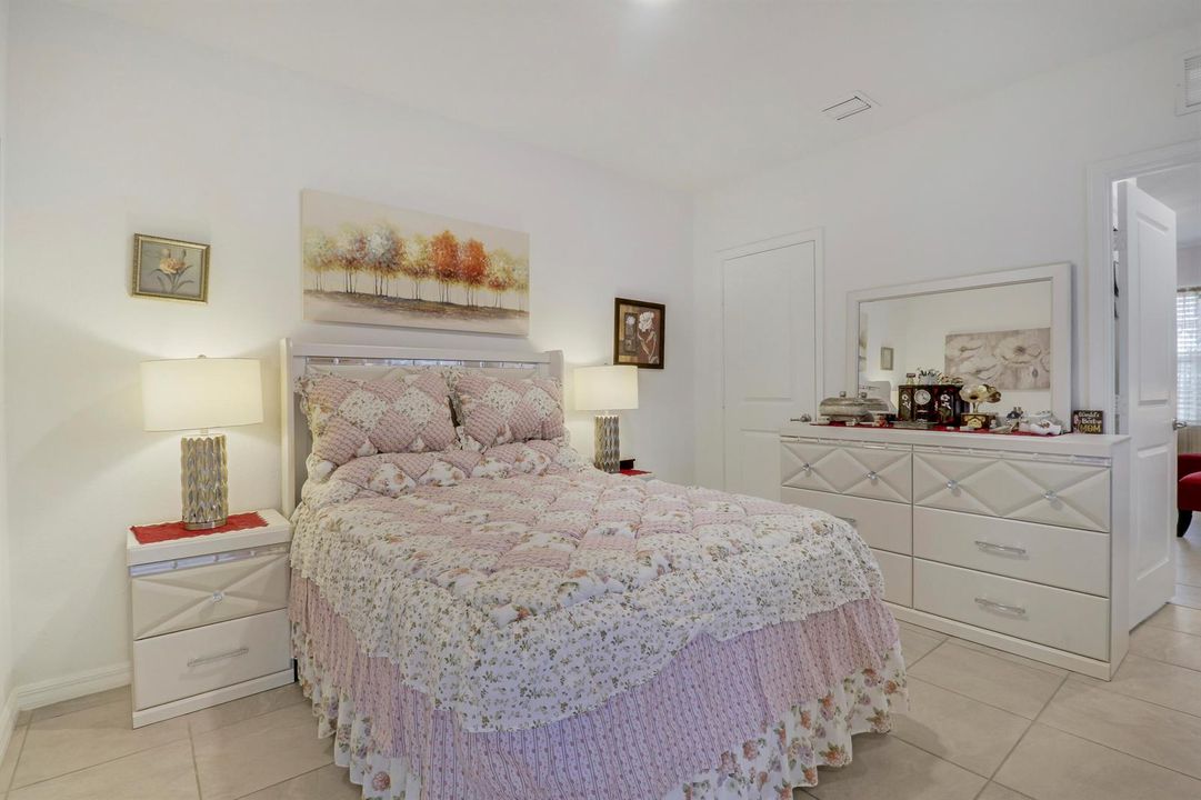 Extra Suite Bedroom