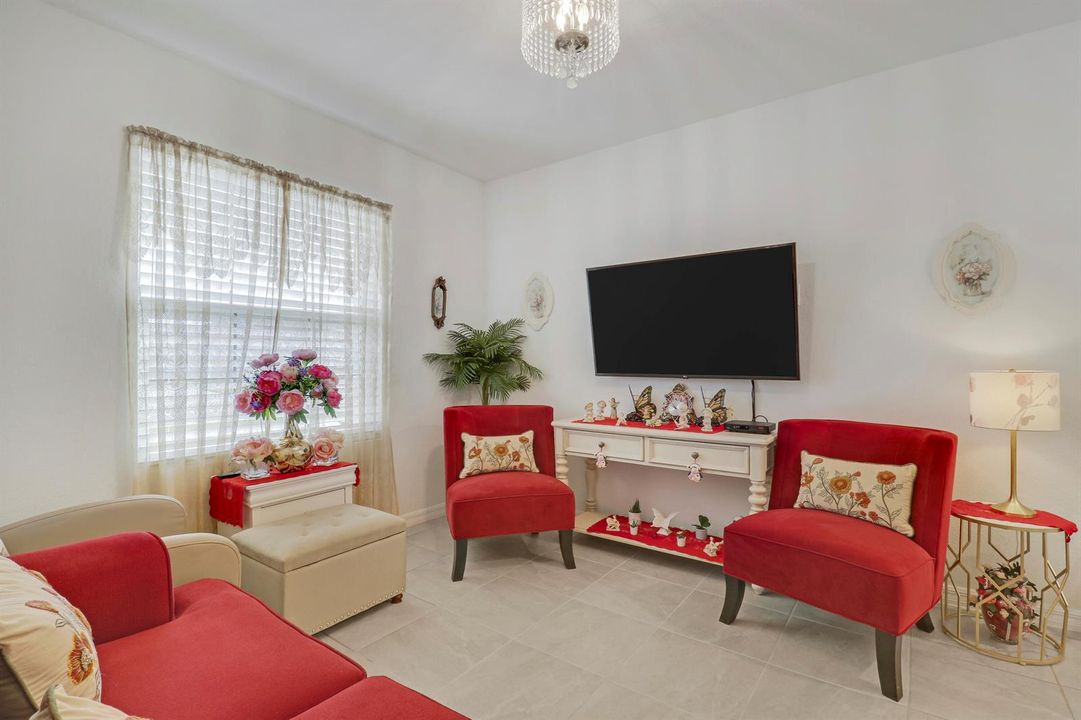 Extra Suite Living Room