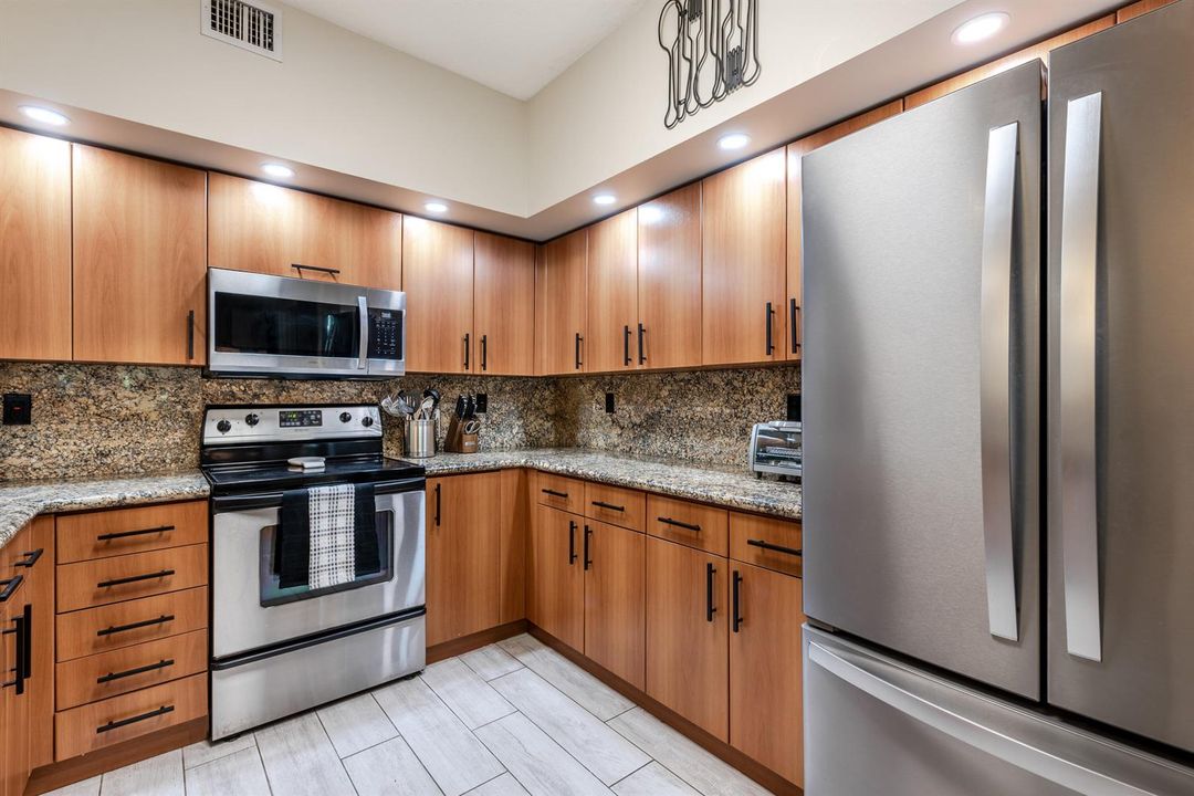 255 NE 3rd Ave #212 (7 of 32)