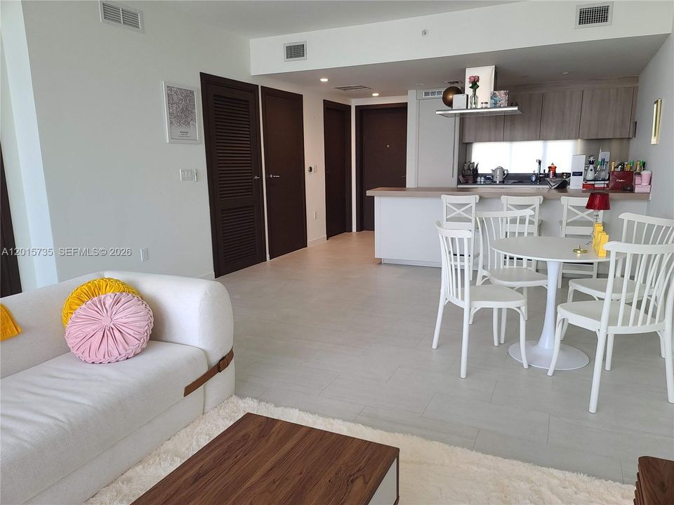 En Venta: $845,000 (1 camas, 1 baños, 839 Pies cuadrados)