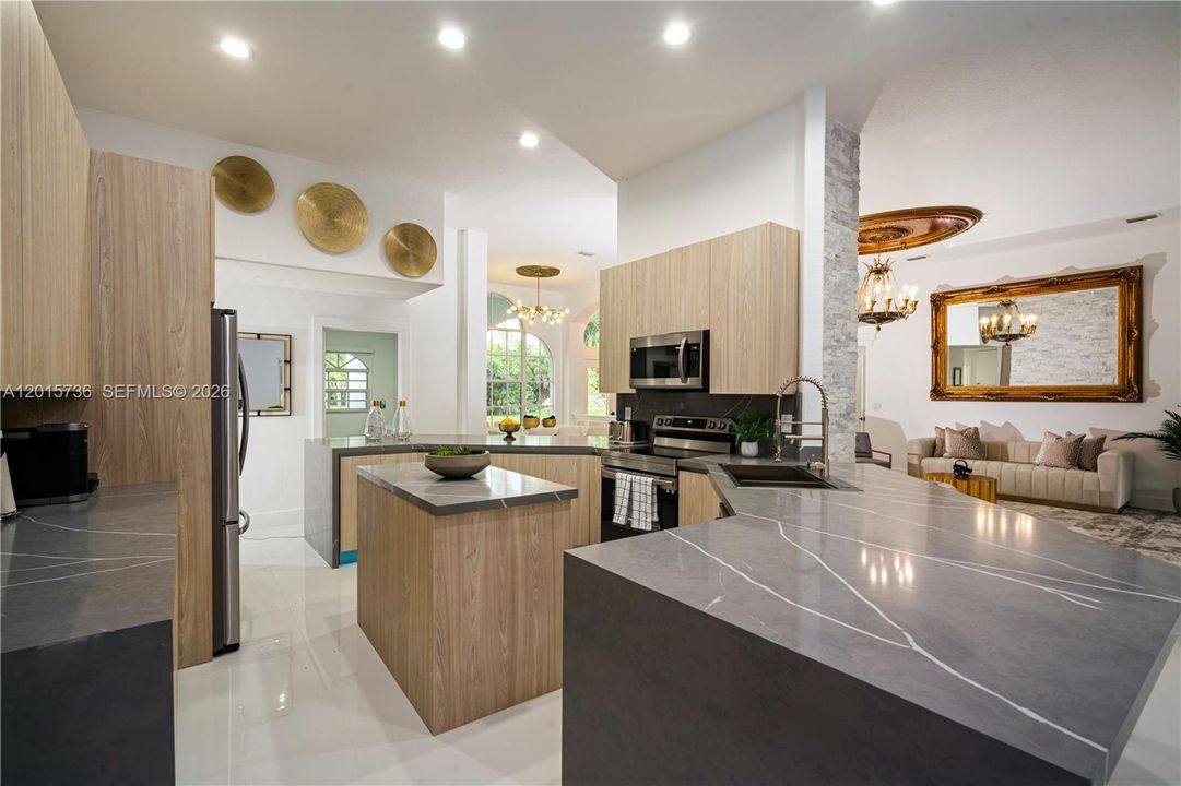 В аренду: $12,995 (8 спален, 5 ванн, 3639 Квадратных фут)