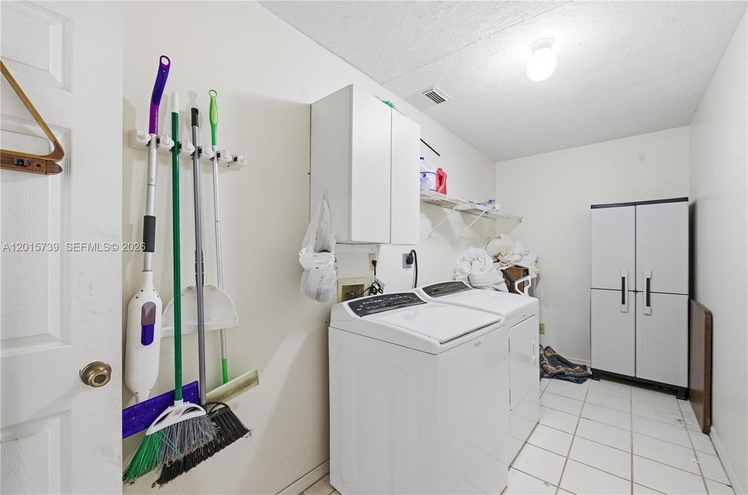 For Sale: $359,990 (3 beds, 2 baths, 1629 Square Feet)