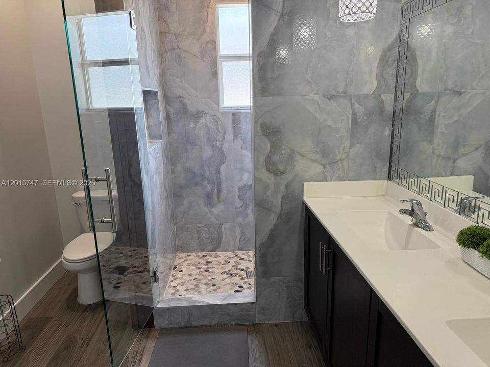 Activo con contrato: $2,500 (3 camas, 2 baños, 1442 Pies cuadrados)