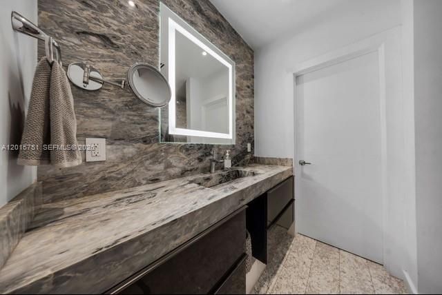 В аренду: $25,000 (5 спален, 5 ванн, 3600 Квадратных фут)