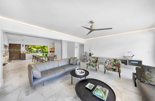 В аренду: $25,000 (5 спален, 5 ванн, 3600 Квадратных фут)