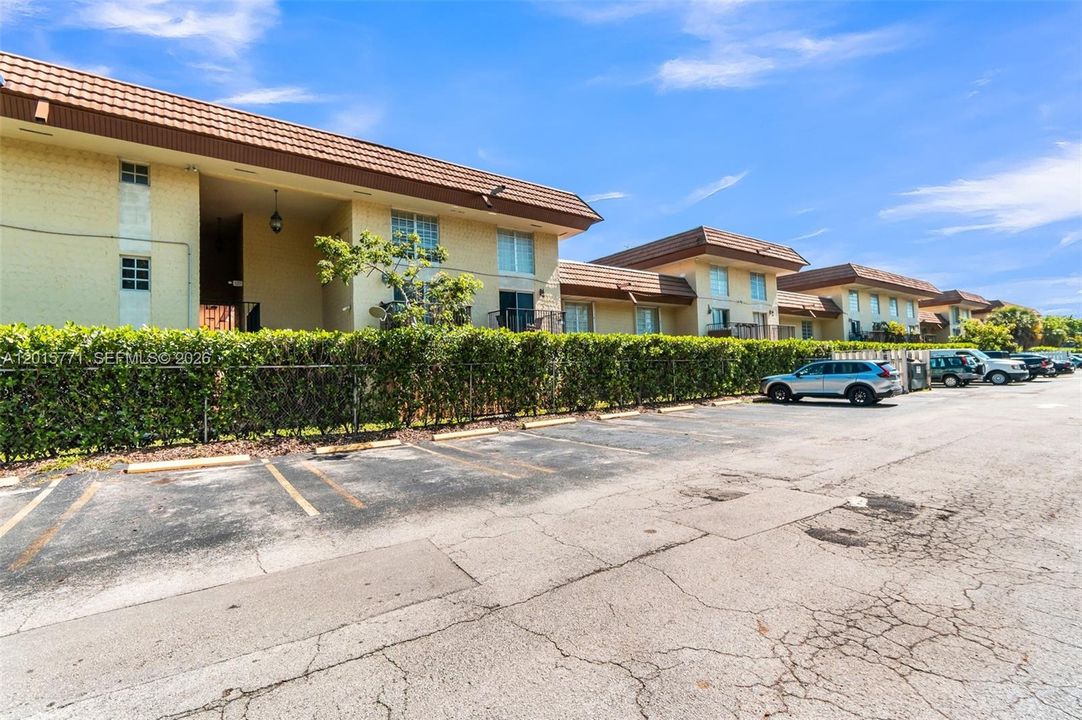 合同活跃: $265,000 (2 贝兹, 2 浴室, 1150 平方英尺)