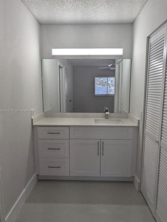Activo con contrato: $2,300 (2 camas, 1 baños, 884 Pies cuadrados)