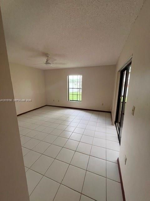 LARGE MASTER BEDROOM WITH PATO VIEW
