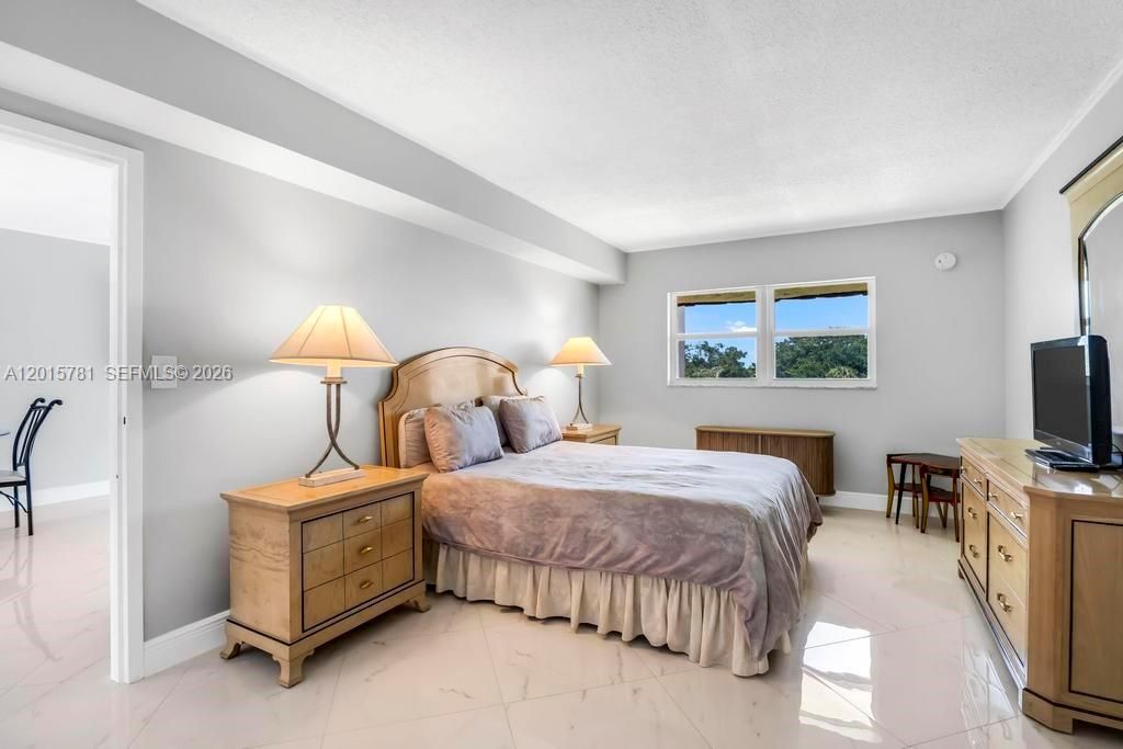 Activo con contrato: $110,000 (1 camas, 1 baños, 775 Pies cuadrados)