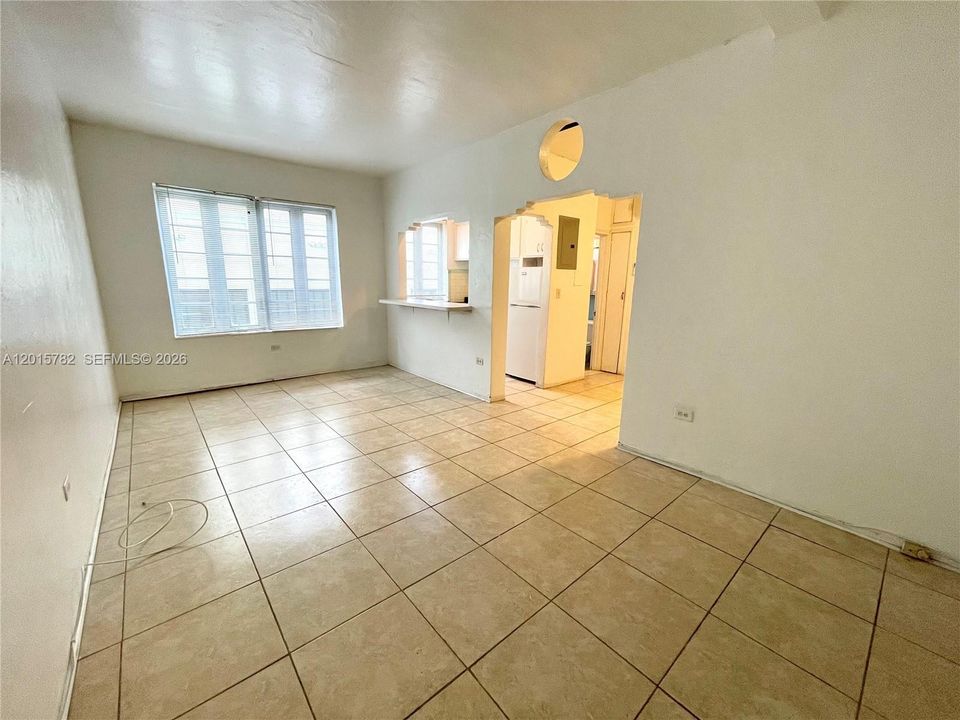 For Rent: $1,600 (0 beds, 1 baths, 325 Square Feet)