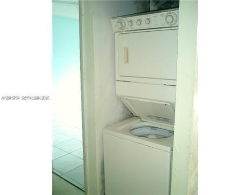 На продажу: $284,900 (2 спален, 2 ванн, 1136 Квадратных фут)
