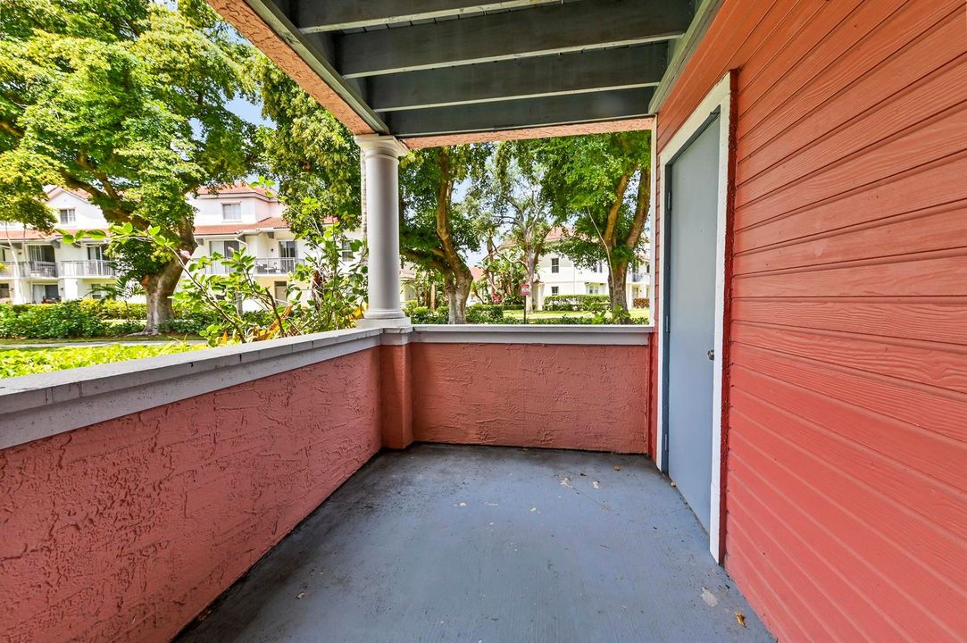 28 Patio 01
