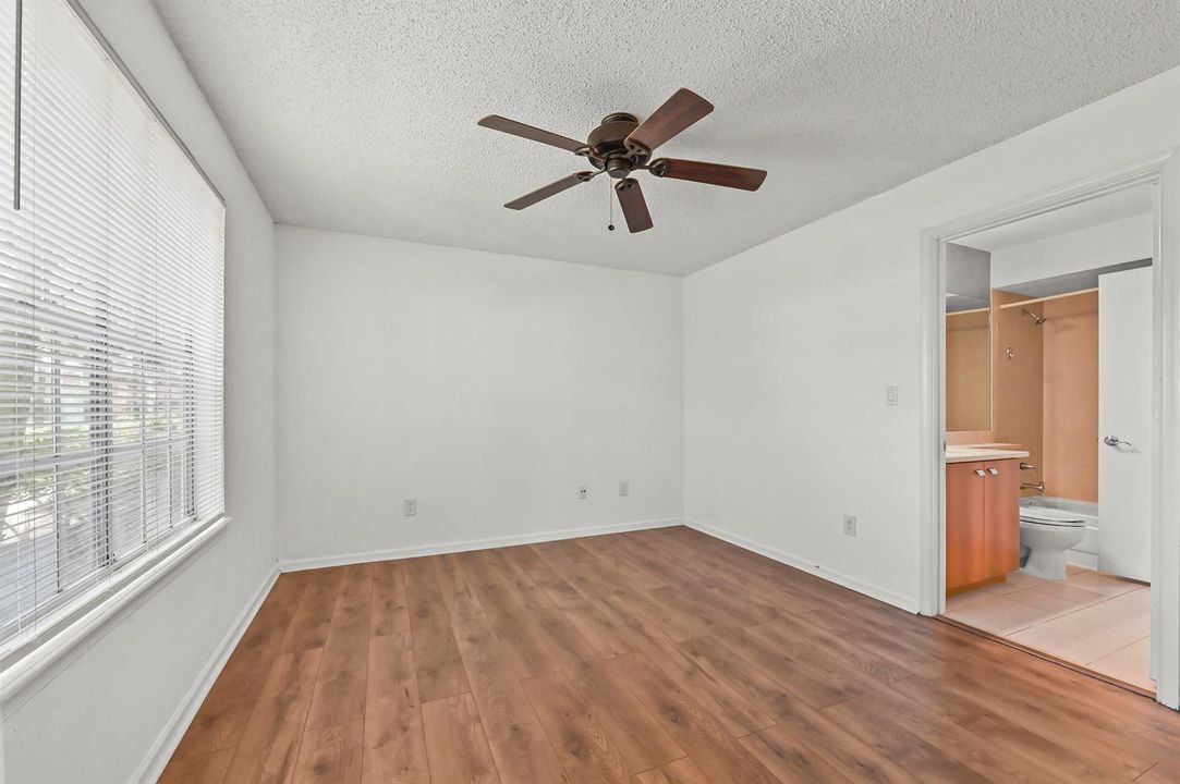22 Bedroom 03