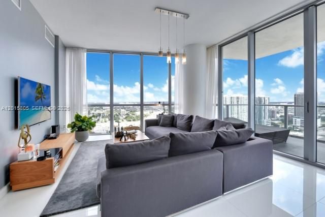 For Sale: $948,000 (2 beds, 2 baths, 1647 Square Feet)