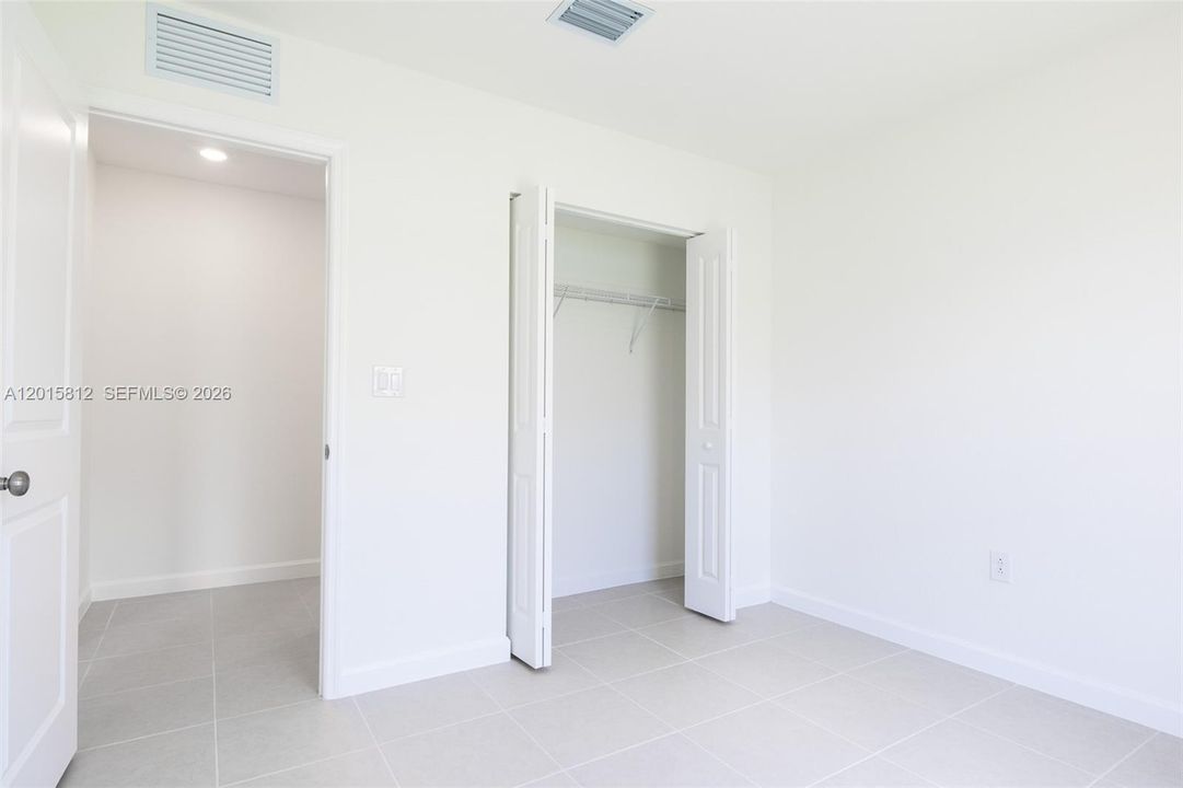 En Renta: $4,600 (4 camas, 3 baños, 2400 Pies cuadrados)