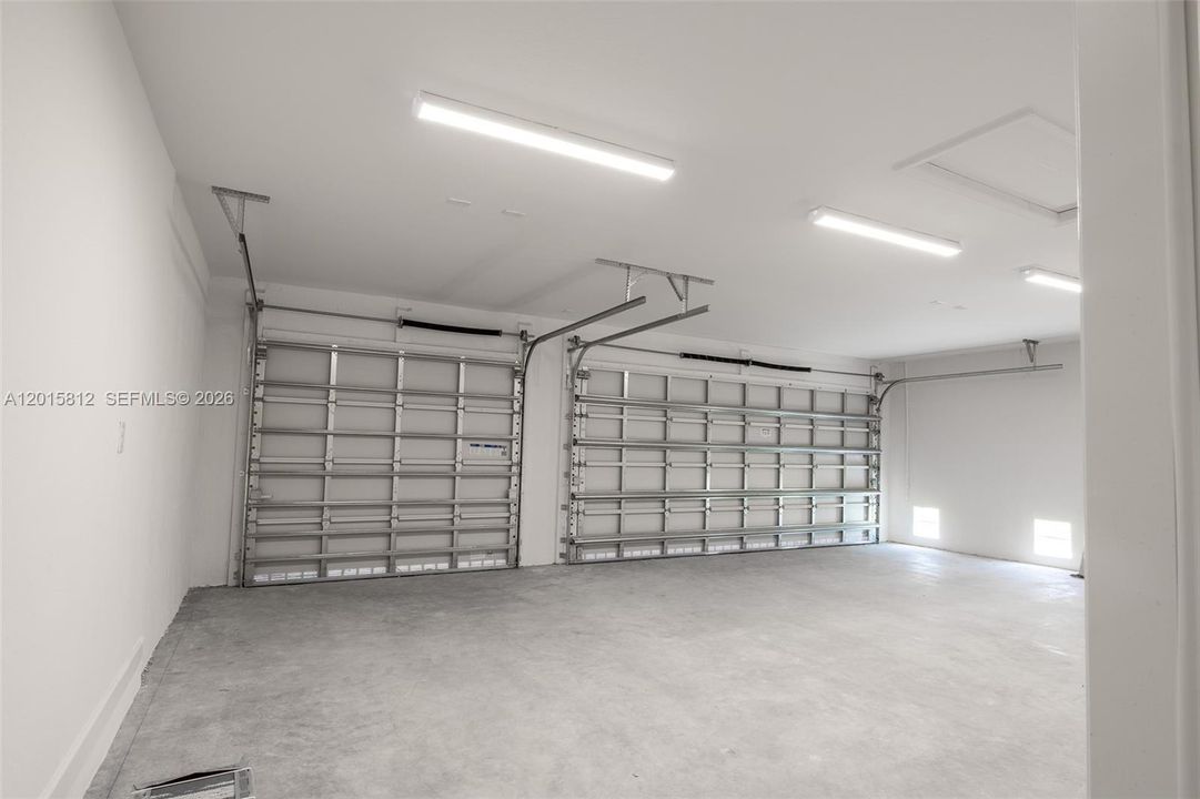 En Renta: $4,600 (4 camas, 3 baños, 2400 Pies cuadrados)