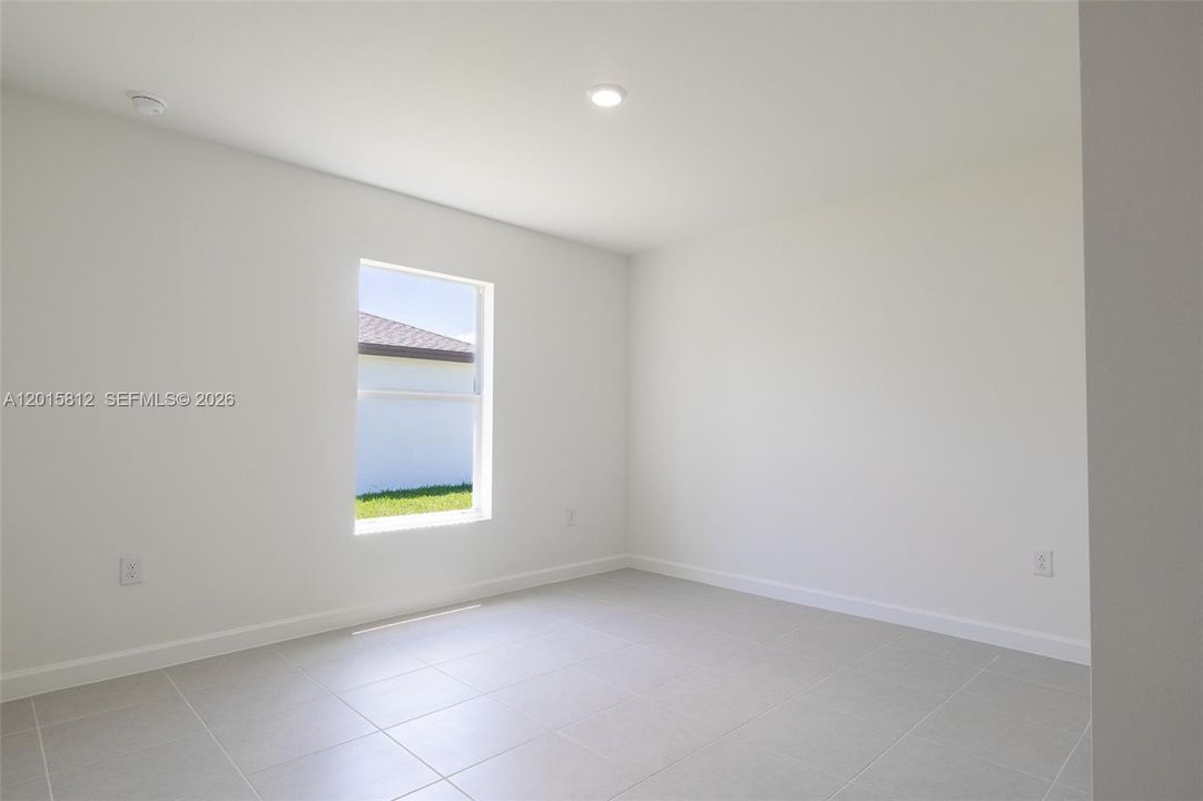 En Renta: $4,600 (4 camas, 3 baños, 2400 Pies cuadrados)
