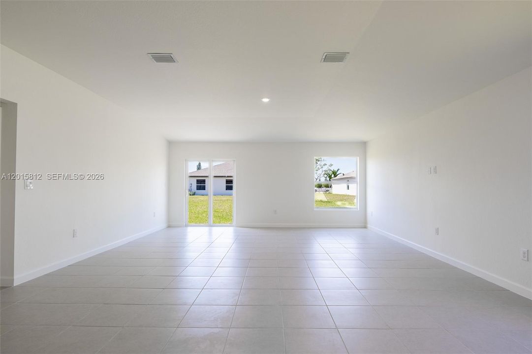 En Renta: $4,600 (4 camas, 3 baños, 2400 Pies cuadrados)