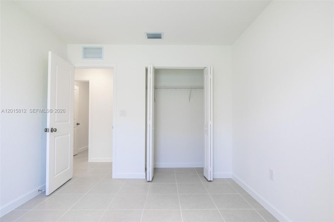 En Renta: $4,600 (4 camas, 3 baños, 2400 Pies cuadrados)
