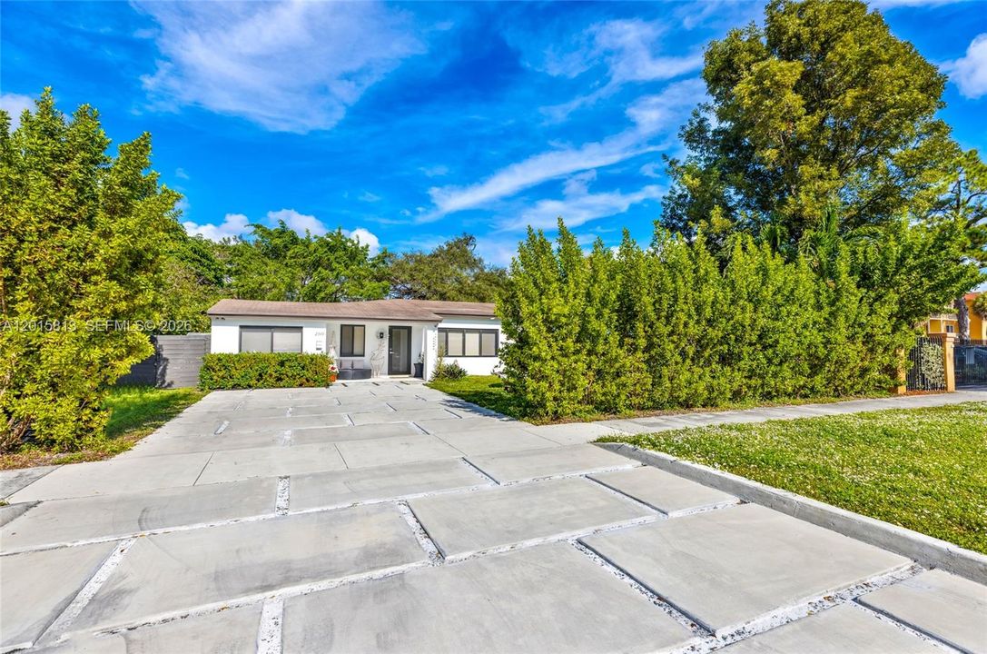 For Sale: $839,000 (4 beds, 3 baths, 1432 Square Feet)