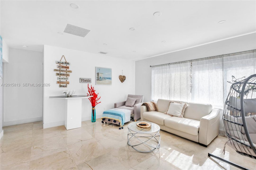 For Sale: $839,000 (4 beds, 3 baths, 1432 Square Feet)