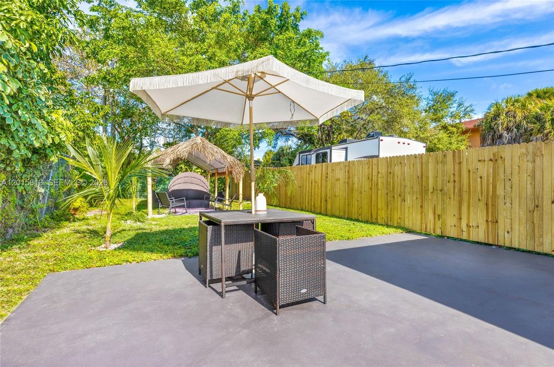 For Sale: $839,000 (4 beds, 3 baths, 1432 Square Feet)