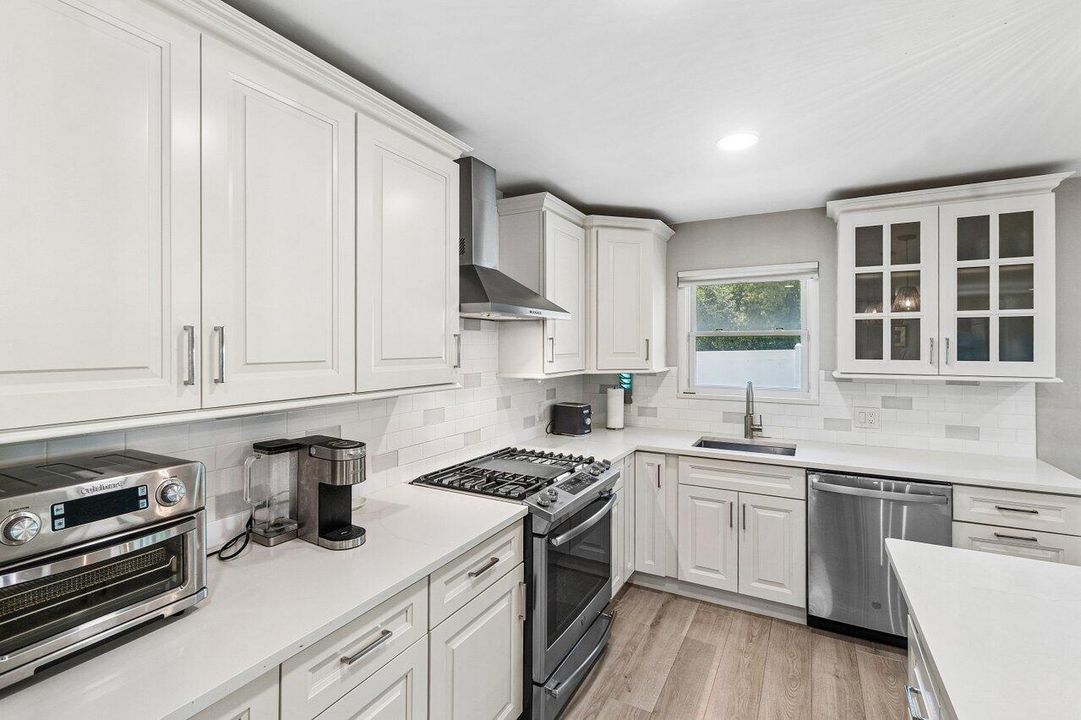 Spacious Kitchen with gas burner