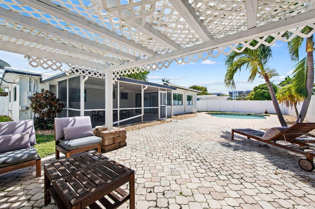 1985 Backyard Pergola