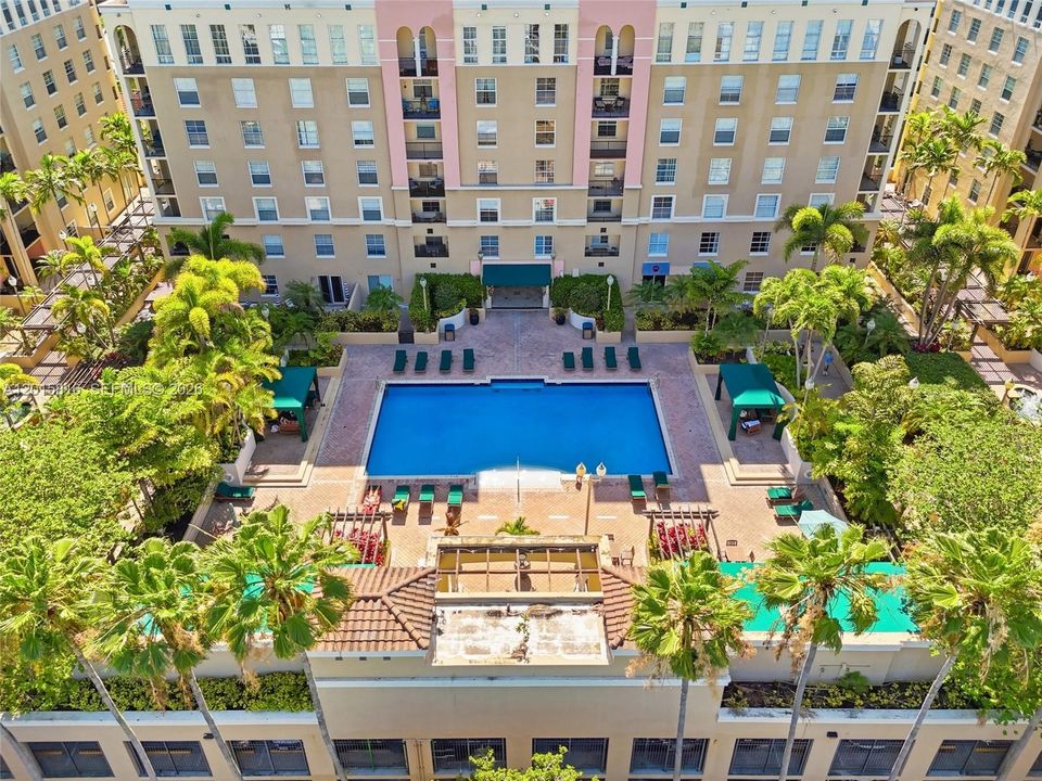 For Sale: $299,000 (1 beds, 1 baths, 894 Square Feet)