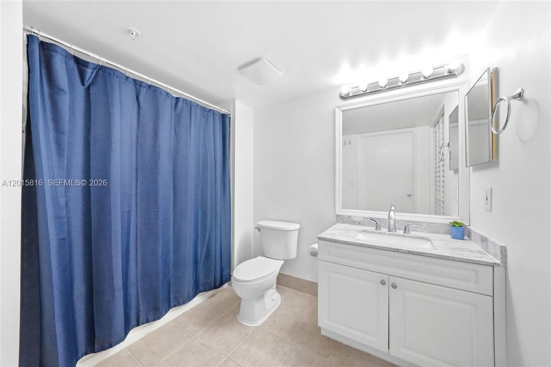 For Sale: $299,000 (1 beds, 1 baths, 894 Square Feet)