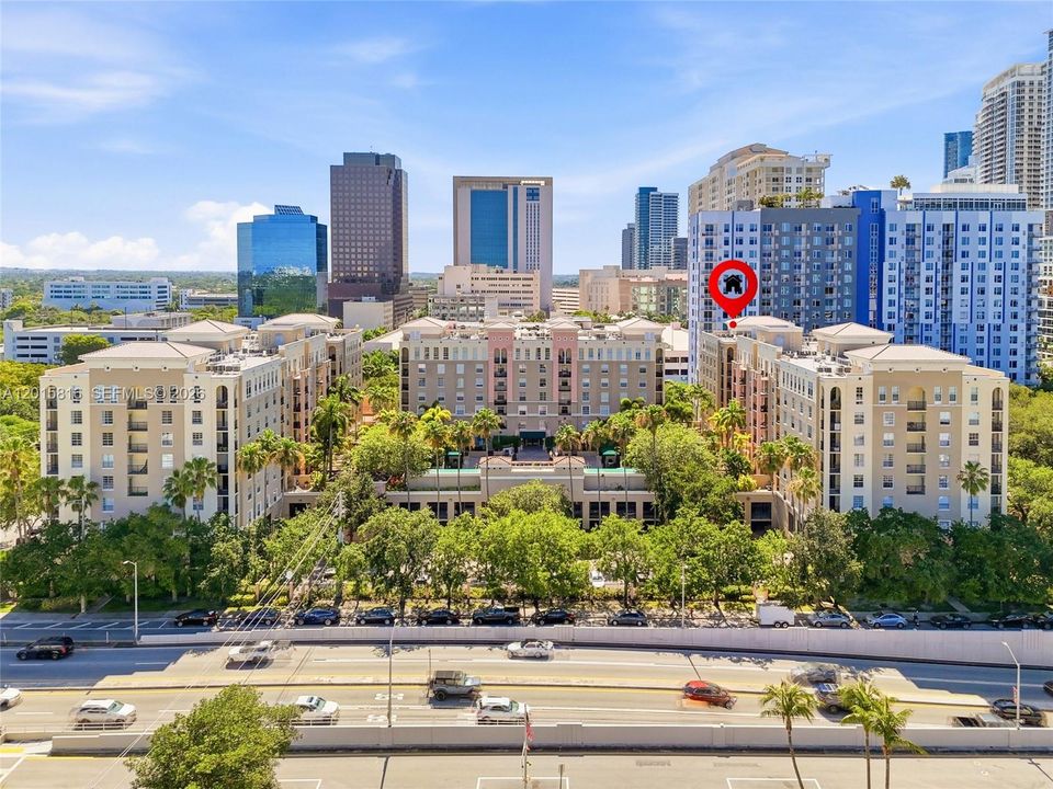 For Sale: $299,000 (1 beds, 1 baths, 894 Square Feet)