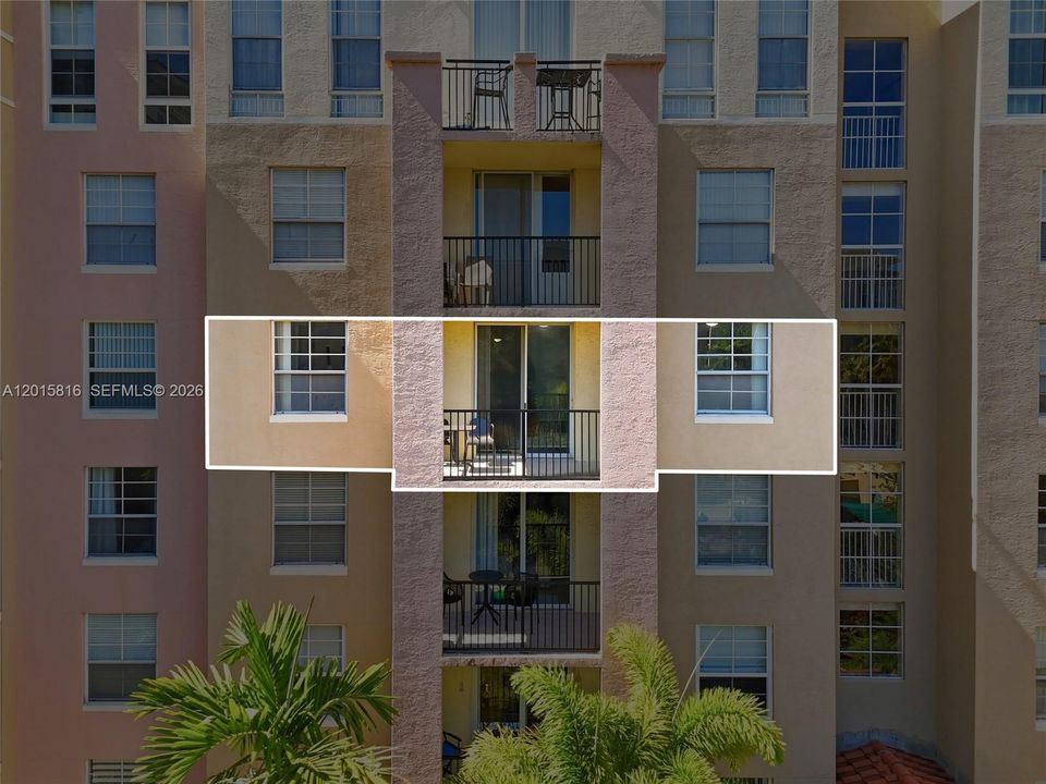 For Sale: $299,000 (1 beds, 1 baths, 894 Square Feet)