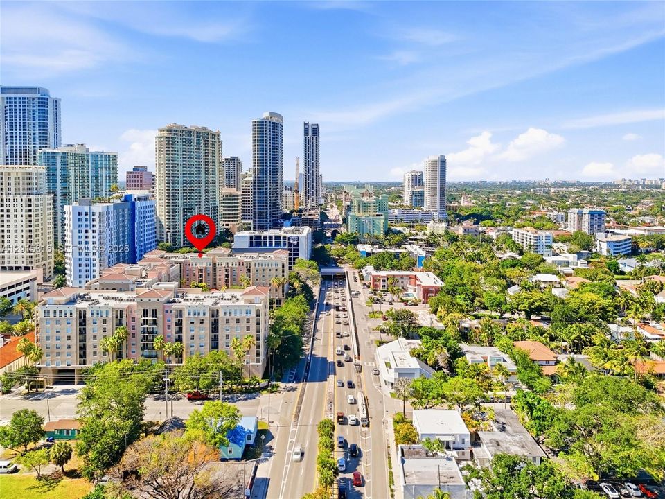 For Sale: $299,000 (1 beds, 1 baths, 894 Square Feet)