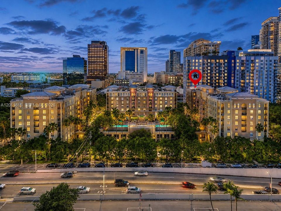 For Sale: $299,000 (1 beds, 1 baths, 894 Square Feet)