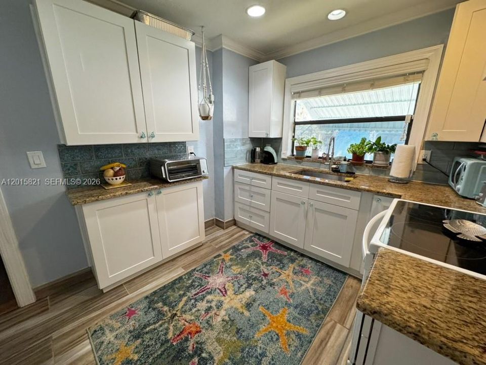 For Sale: $678,000 (2 beds, 1 baths, 775 Square Feet)
