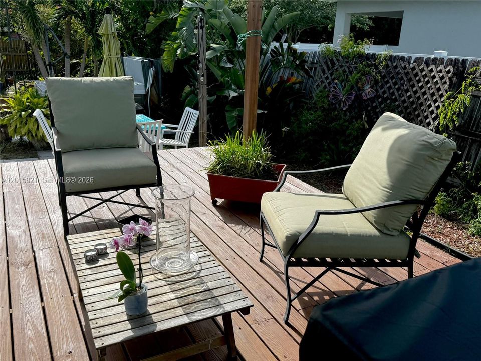 For Sale: $678,000 (2 beds, 1 baths, 775 Square Feet)