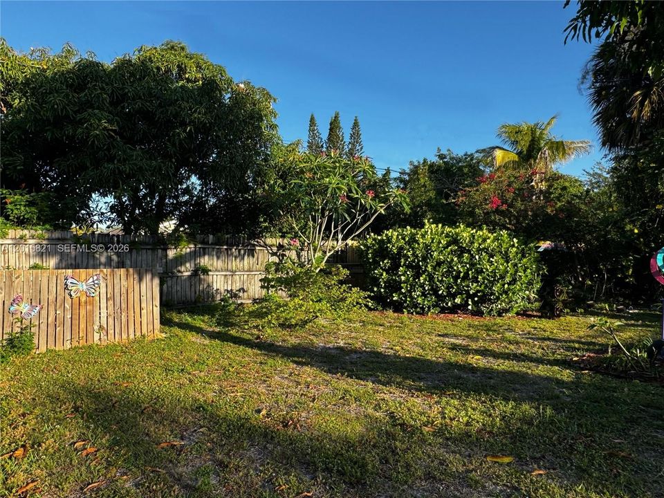 For Sale: $678,000 (2 beds, 1 baths, 775 Square Feet)