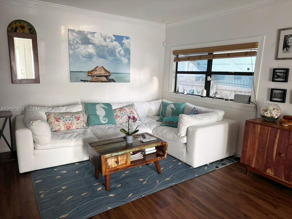 For Sale: $678,000 (2 beds, 1 baths, 775 Square Feet)