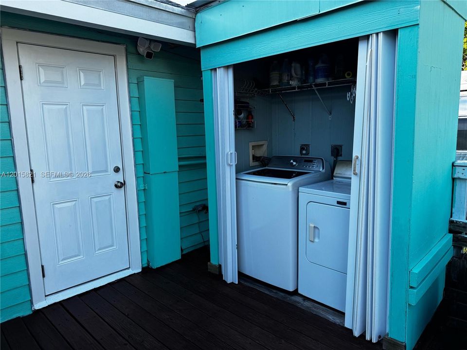 For Sale: $678,000 (2 beds, 1 baths, 775 Square Feet)