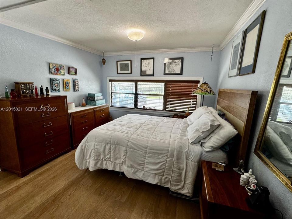 For Sale: $678,000 (2 beds, 1 baths, 775 Square Feet)