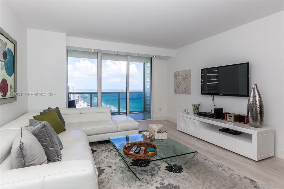 For Sale: $1,280,000 (3 beds, 2 baths, 1554 Square Feet)