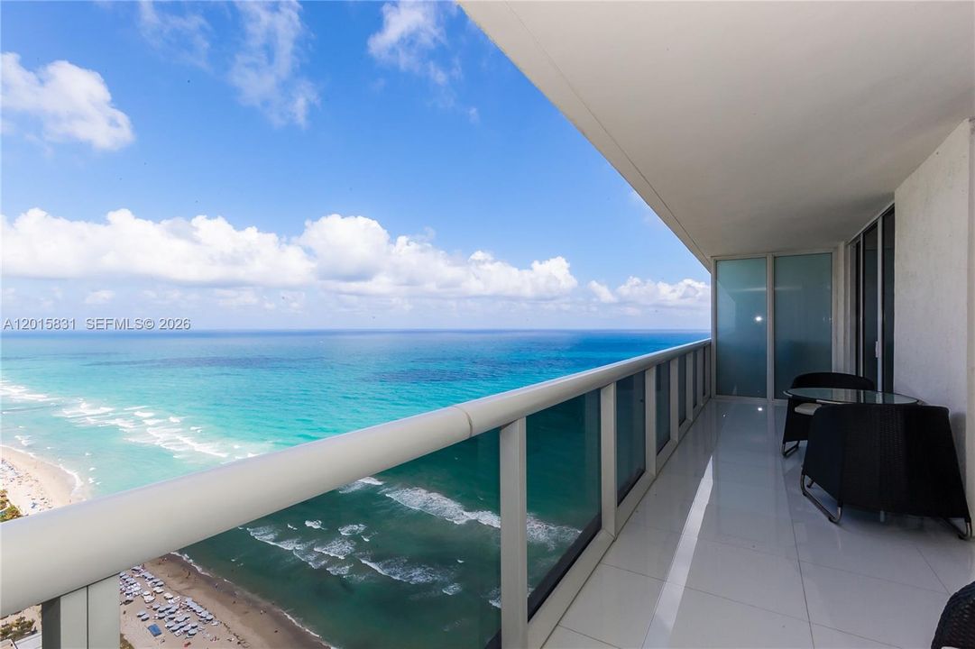 For Sale: $1,280,000 (3 beds, 2 baths, 1554 Square Feet)