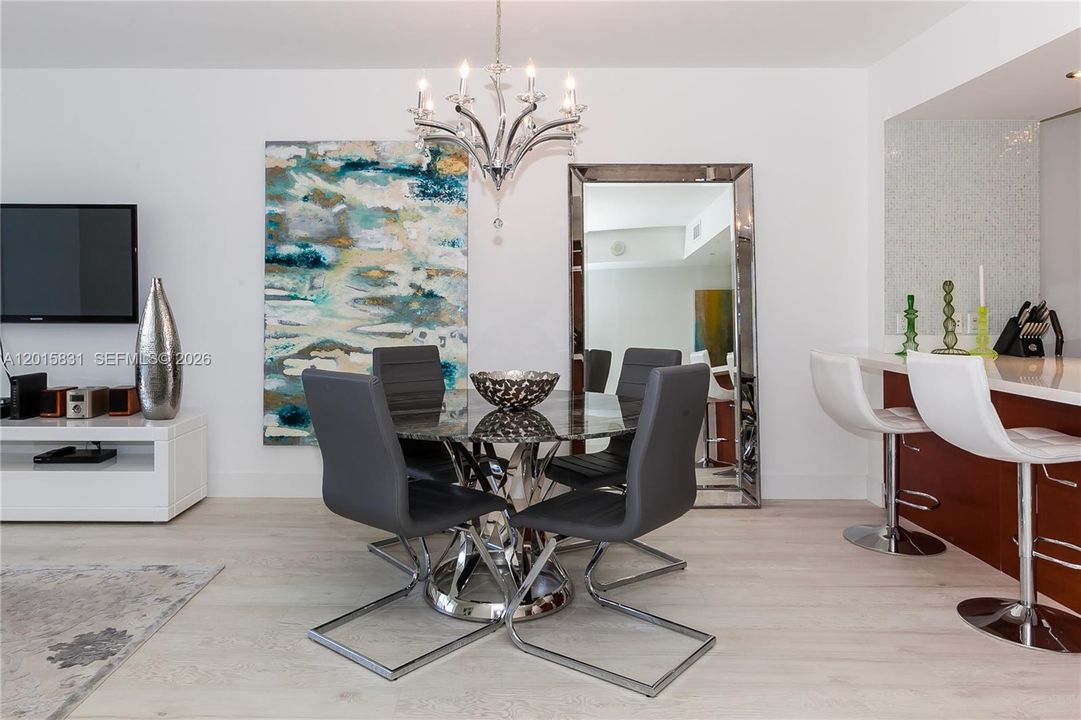 For Sale: $1,280,000 (3 beds, 2 baths, 1554 Square Feet)