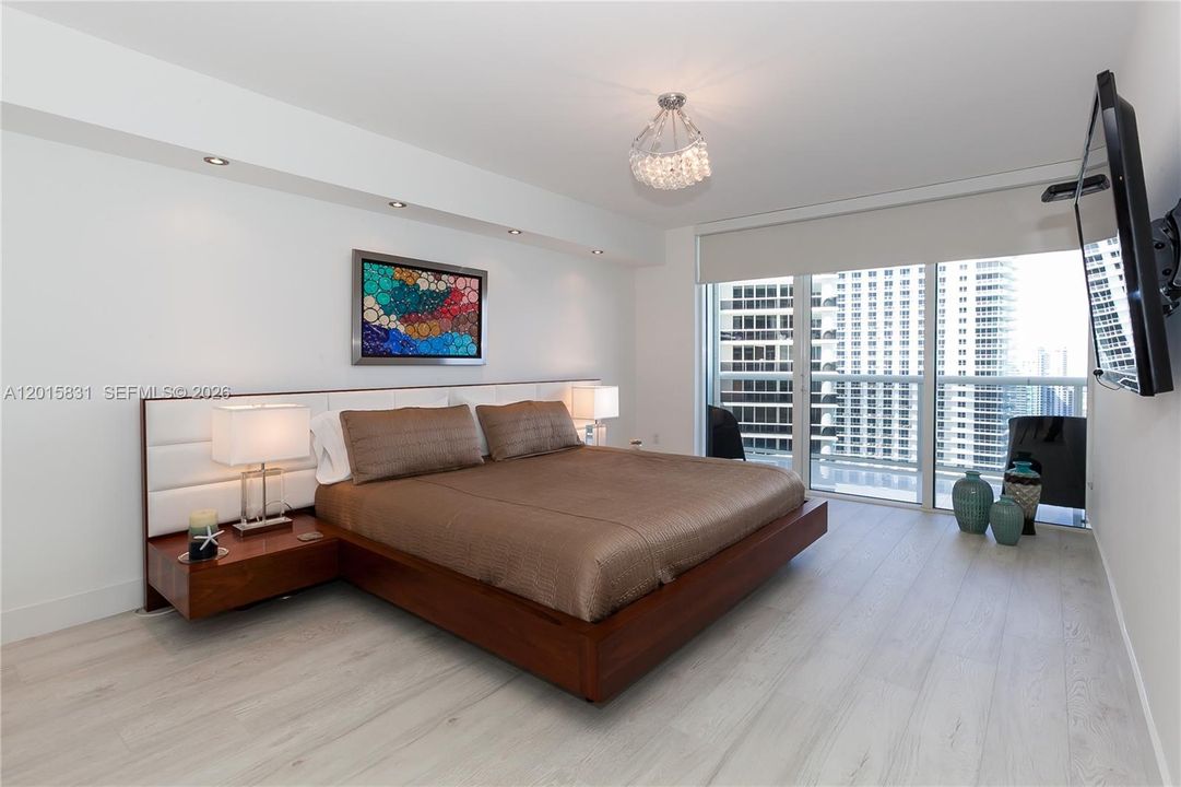 For Sale: $1,280,000 (3 beds, 2 baths, 1554 Square Feet)